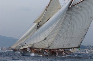 MOONBEAM IV -  Racing